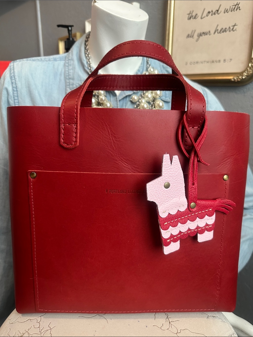 ❤️ 🩷 PLG medium ruby crossbody tote NEW and piñata tassel - Picture 3 of 11